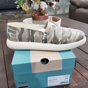 Toms Mallow. Brand New